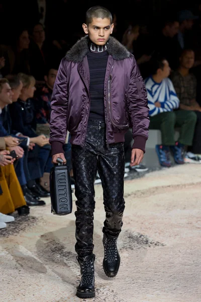 Look 48
